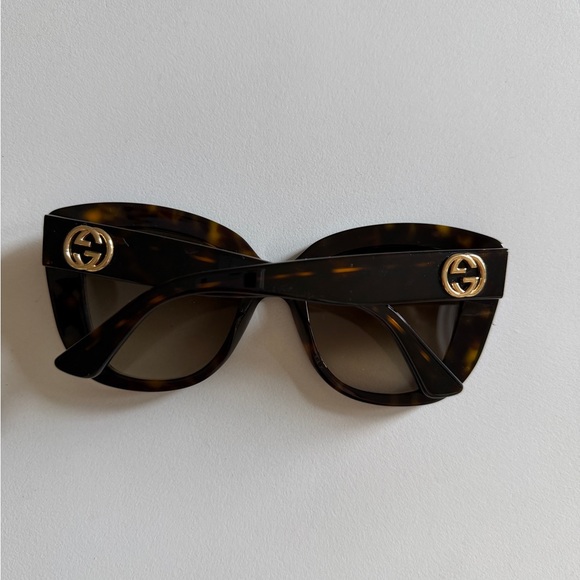 Gucci Women´s Tortoise Sunglasses